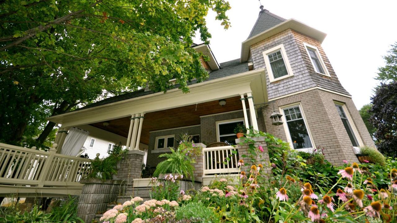 Creighton Manor Inn Bed & Breakfast Orillia Ngoại thất bức ảnh
