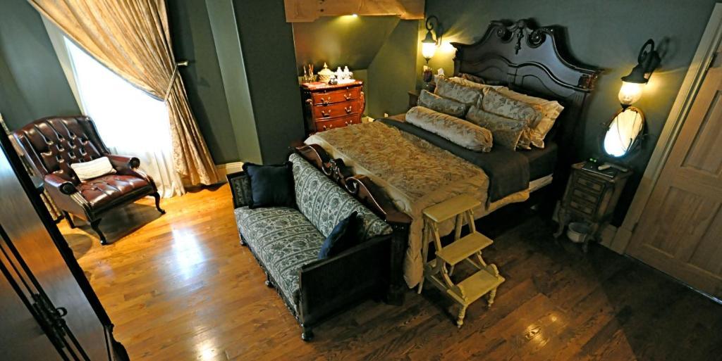 Creighton Manor Inn Bed & Breakfast Orillia Phòng bức ảnh