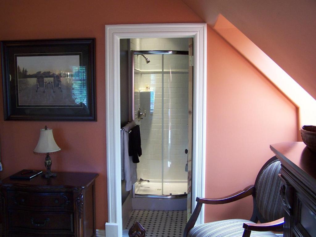 Creighton Manor Inn Bed & Breakfast Orillia Phòng bức ảnh