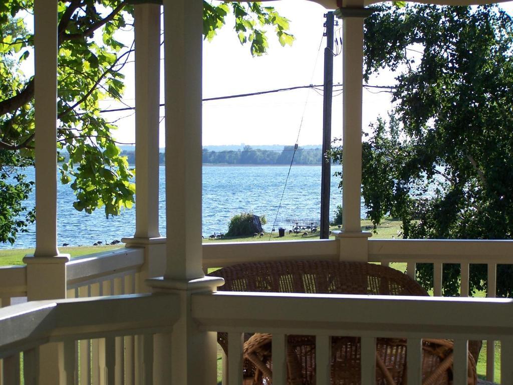 Creighton Manor Inn Bed & Breakfast Orillia Ngoại thất bức ảnh